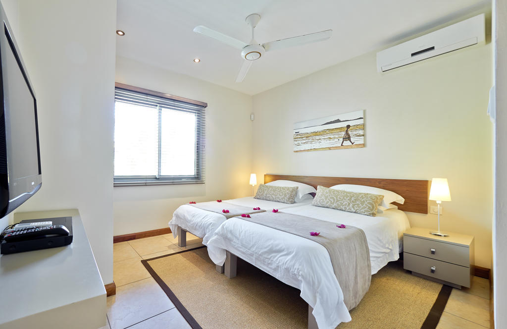 Bon Azur Beachfront Suites & Penthouses With Lov Trou aux Biches Ruang foto